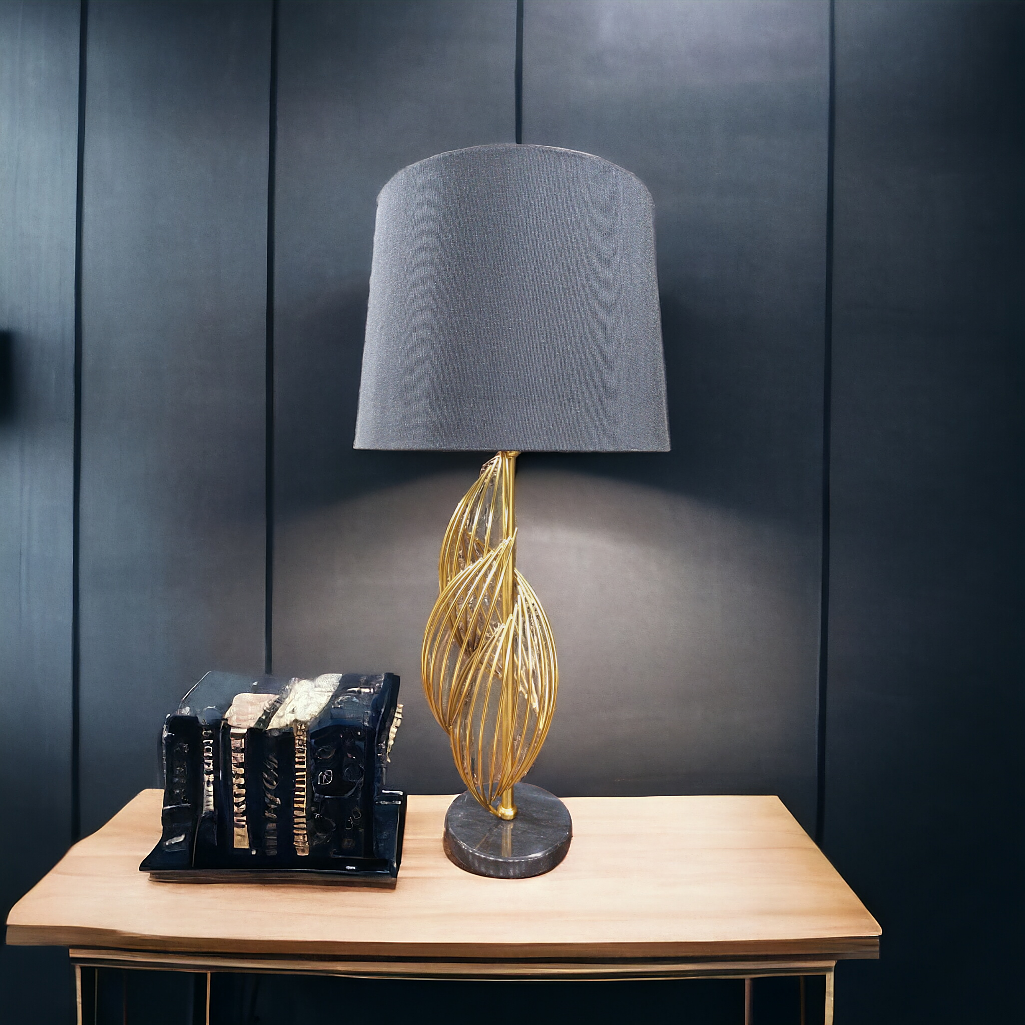 Twist Metal Ornament table lamp