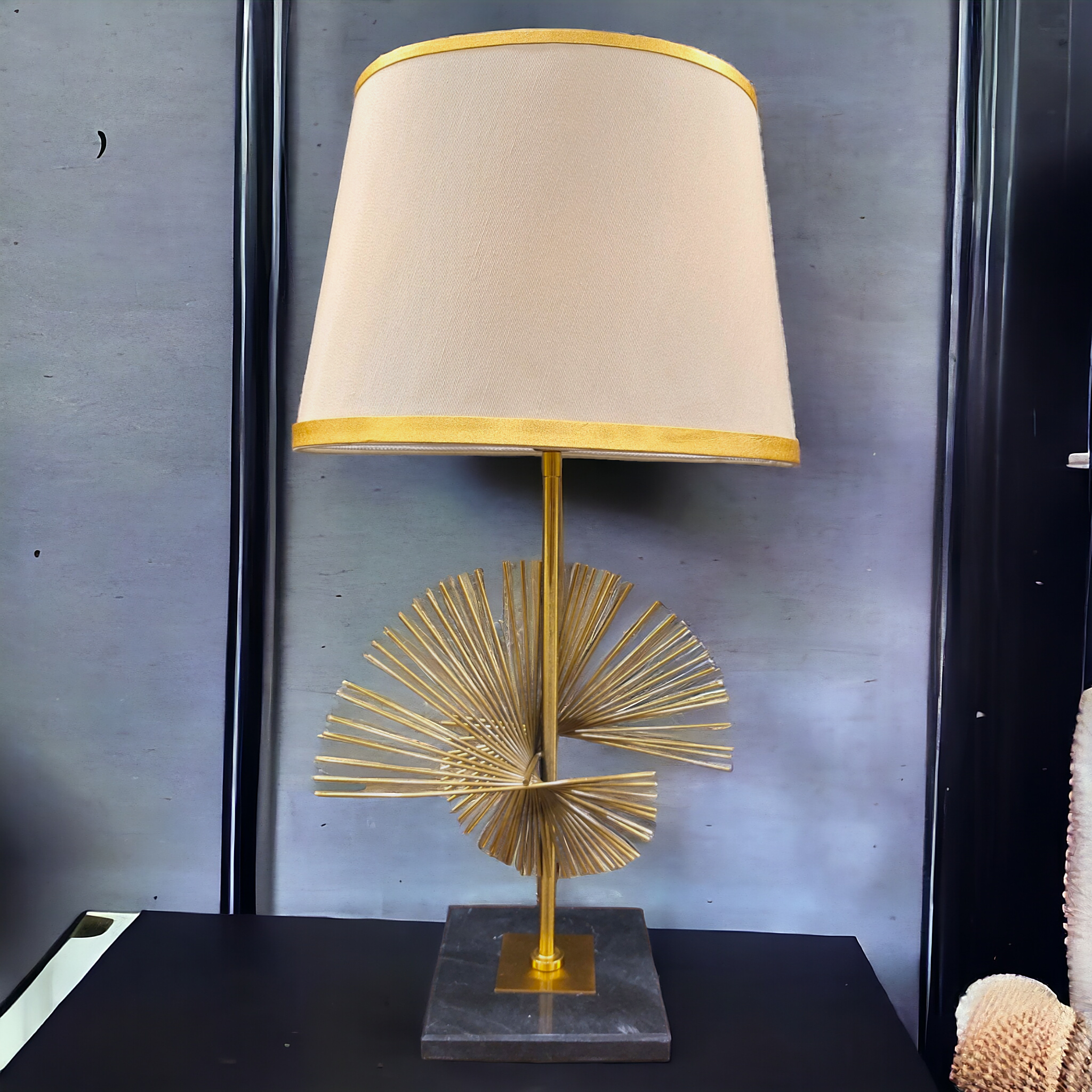 Metal spiked table lamp