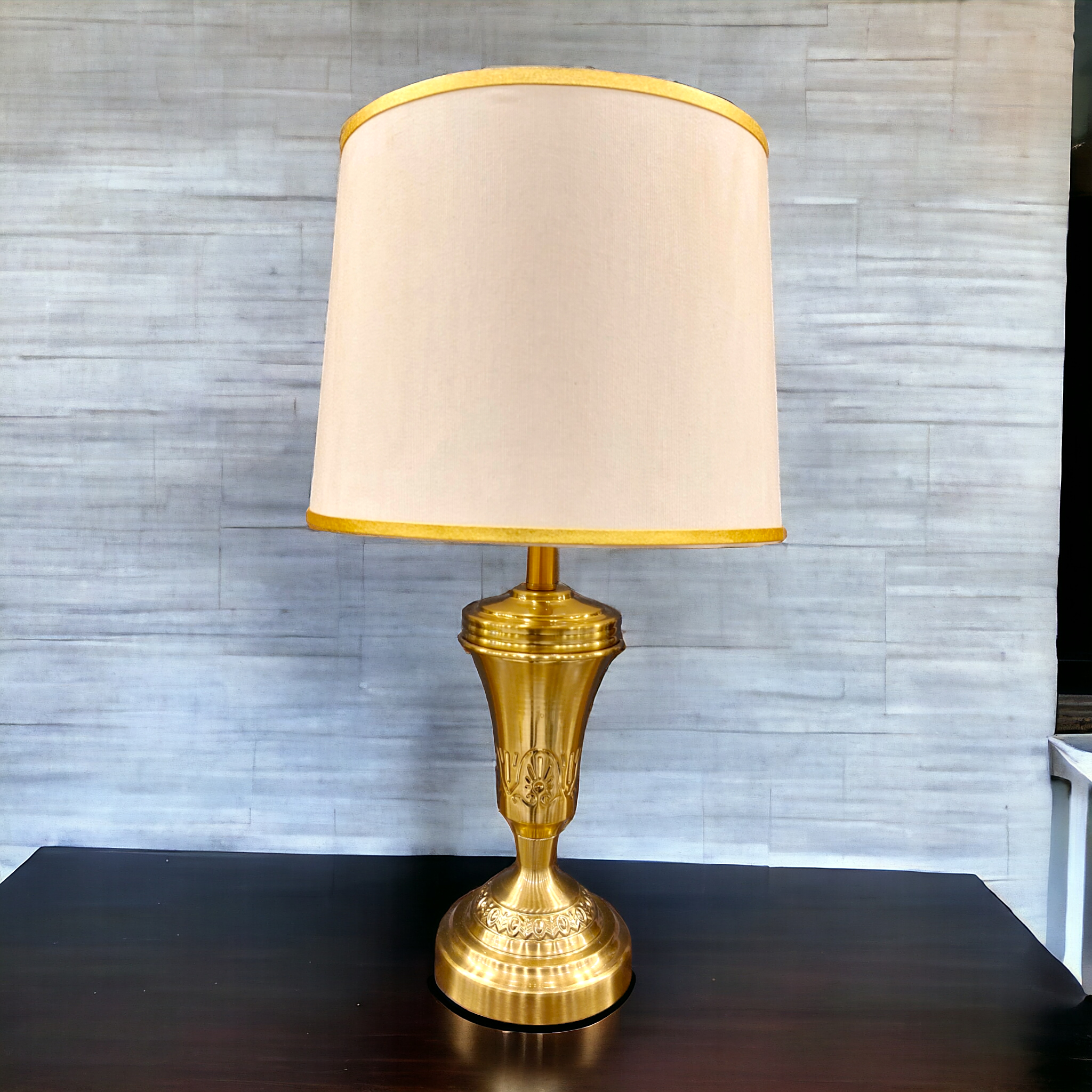 Metal embroidered table lamp