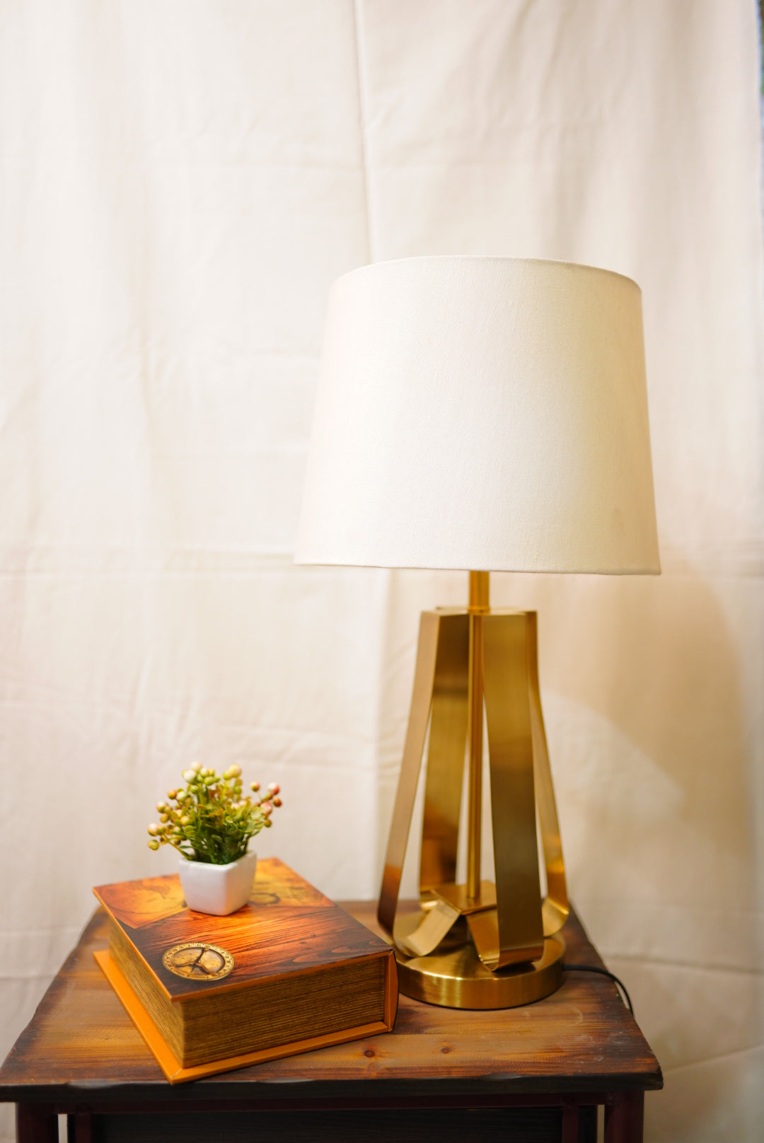 Modern side table lamp