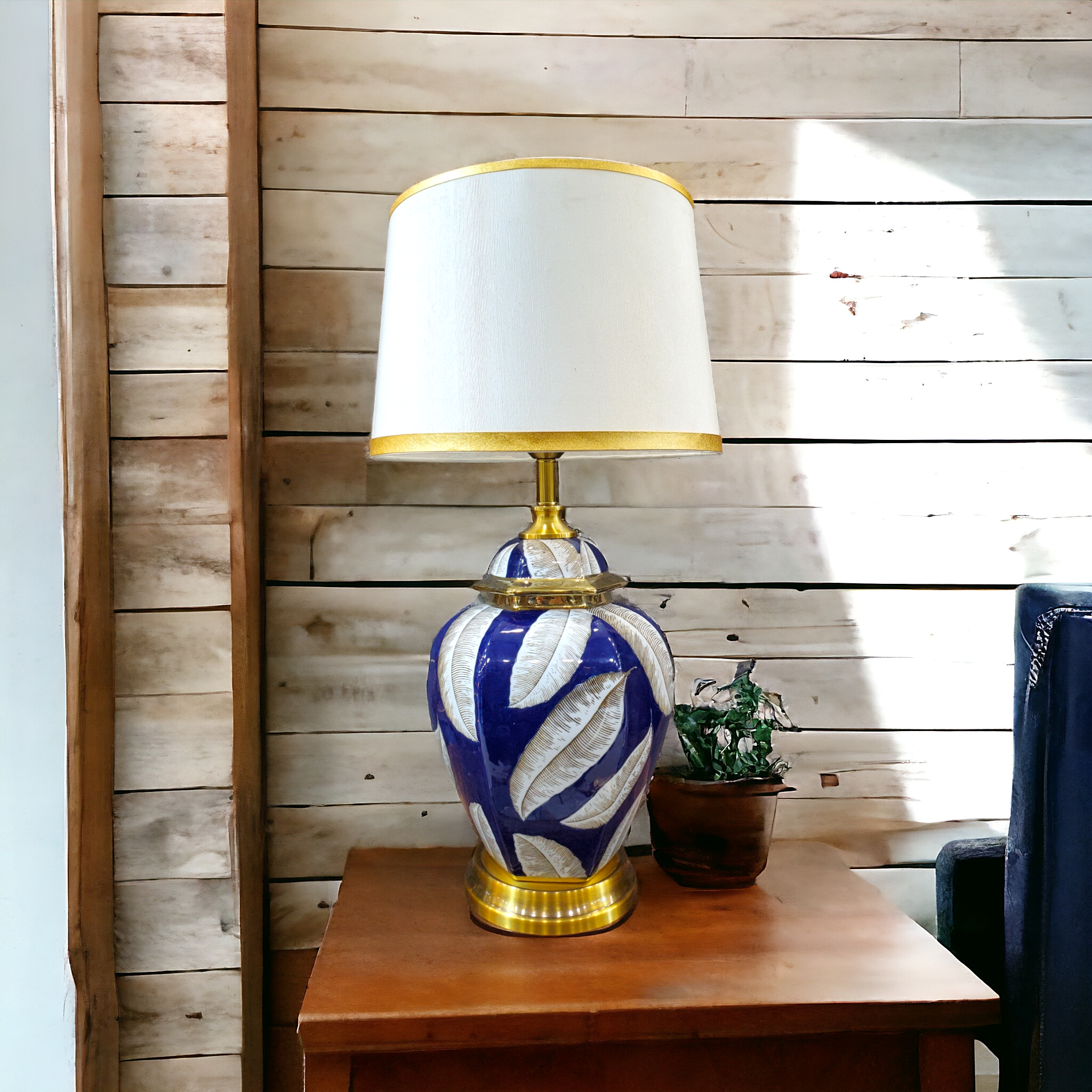 Dark blue leaf design ceramic table lamp