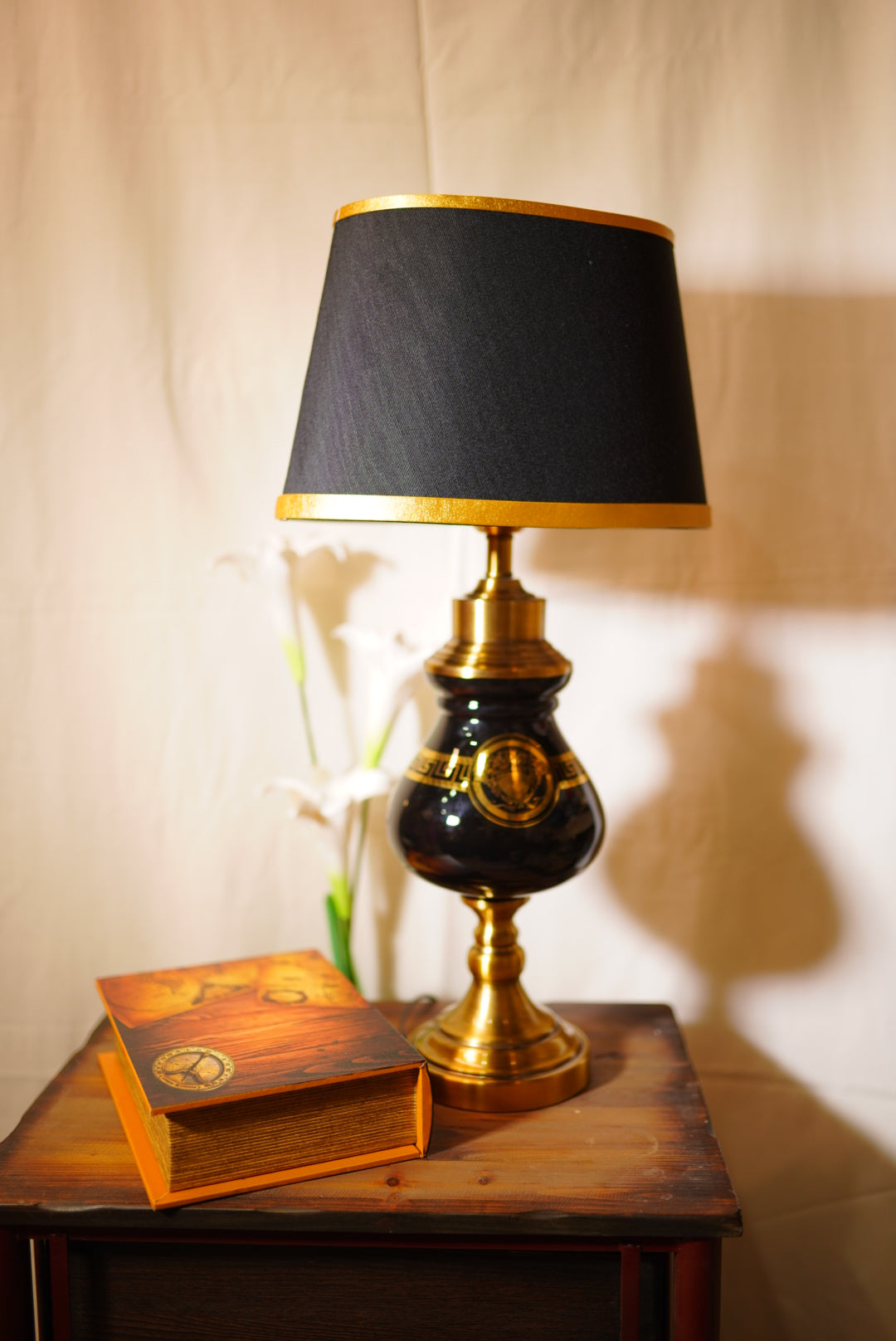 Versace style medium table lamp black