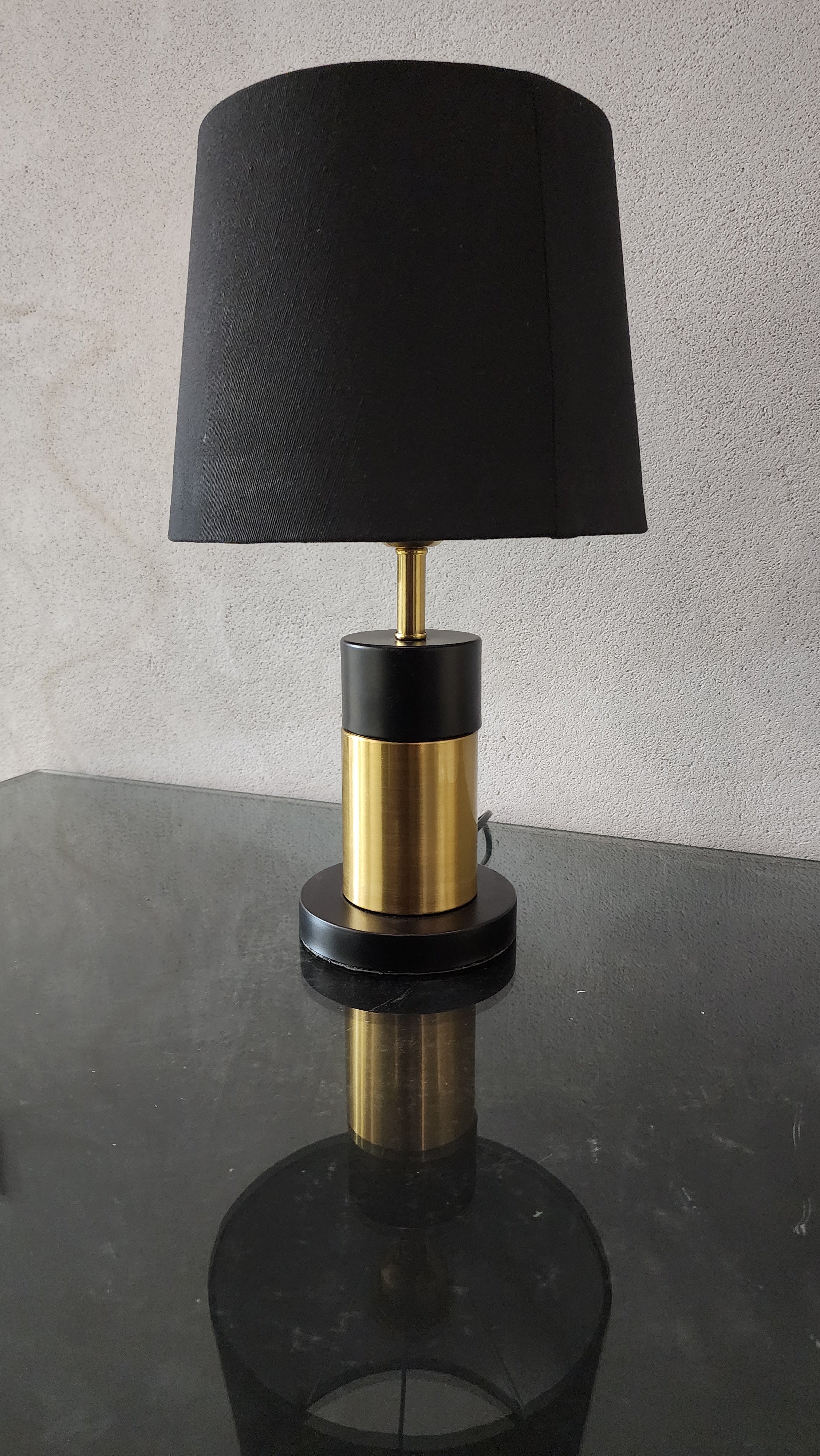 Black and gold metal table lamp