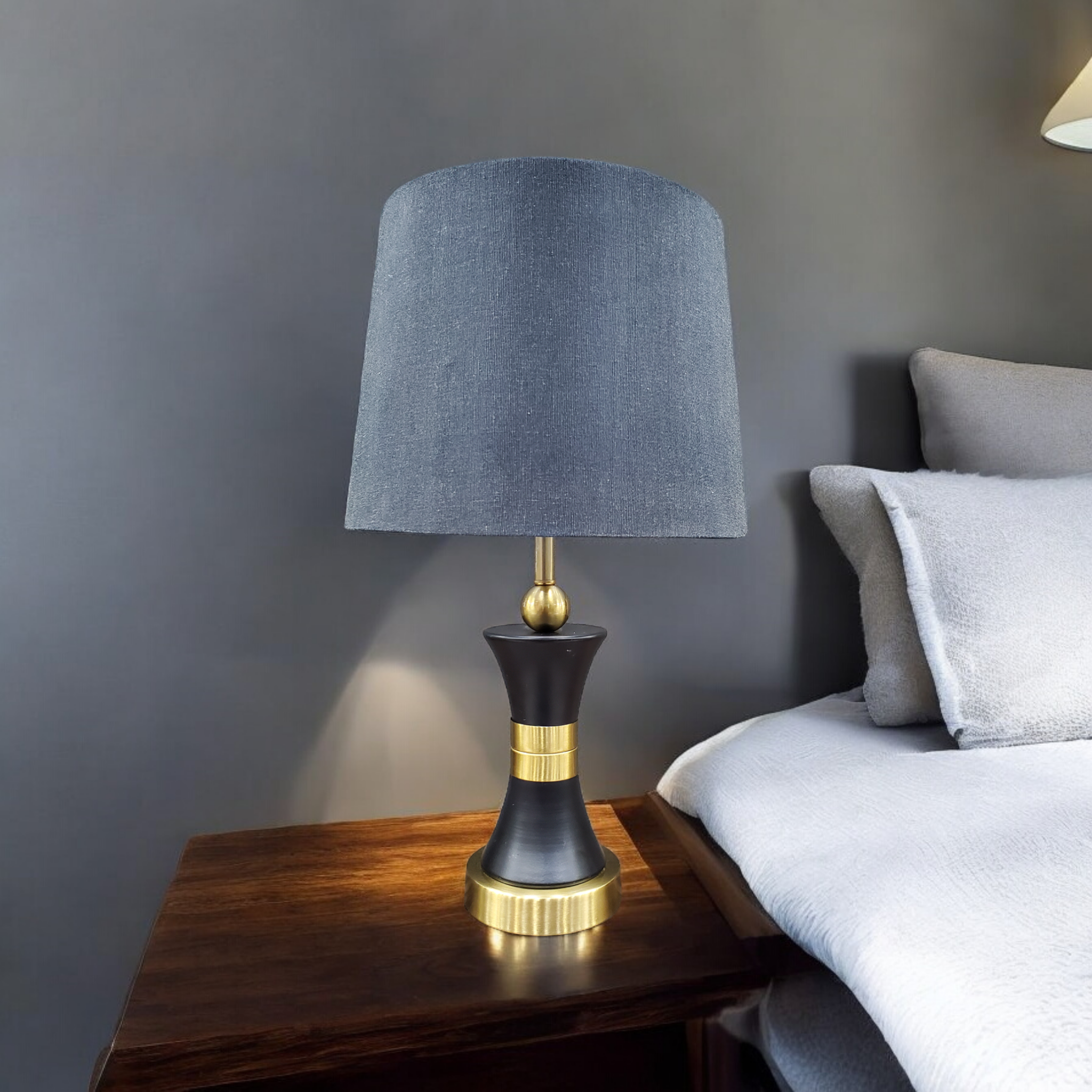 Minimalistic table lamp